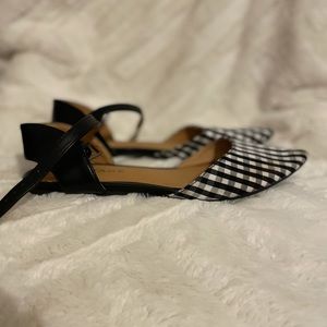 Very cute women’s gingham shoes!!